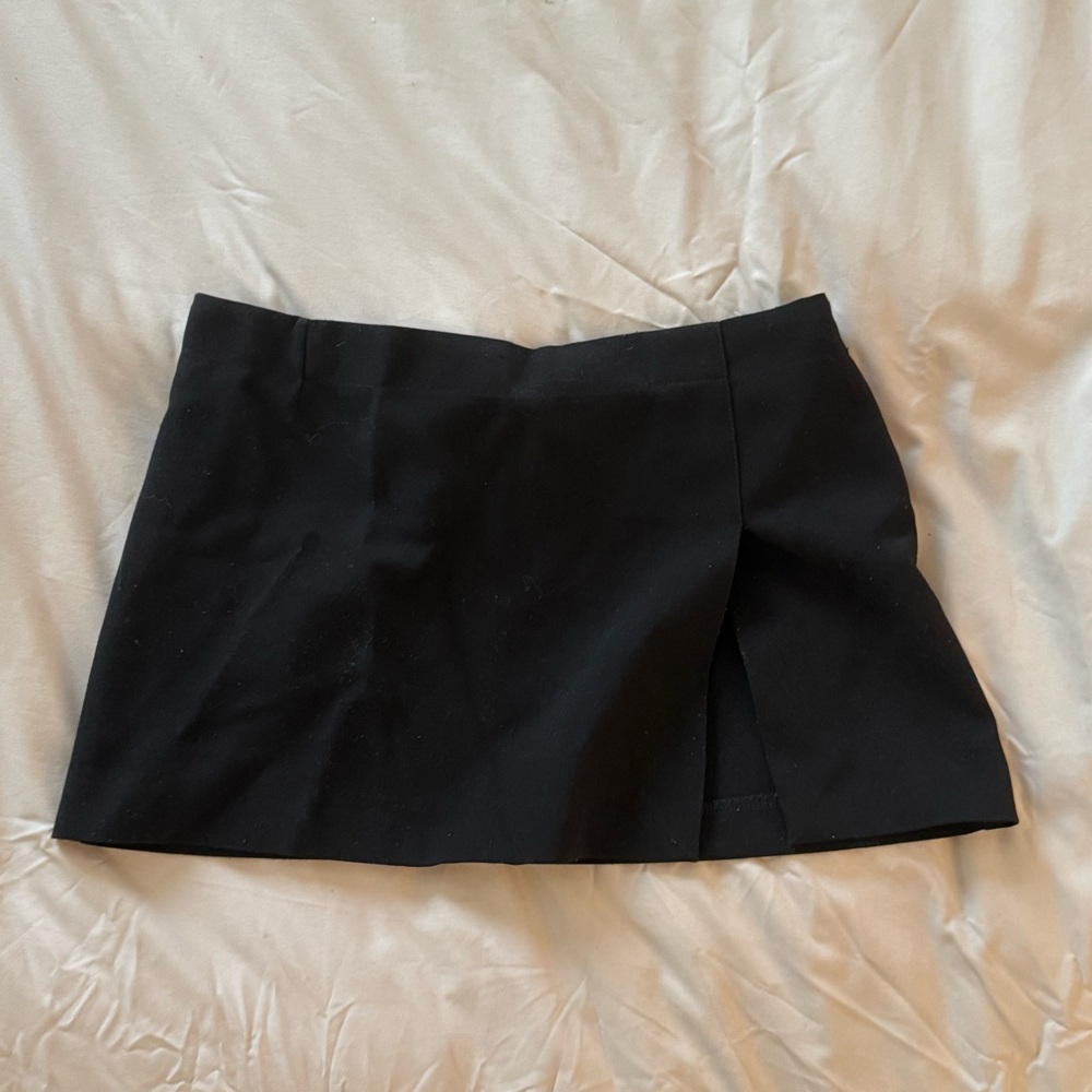 Edikted Black Mini Skirt with Slit - Picture 3 of 5